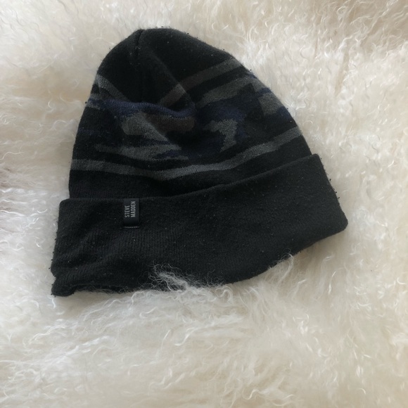 9/10 Steve Madden men’s winter camo acrylic toque universal sizing!! - Picture 2 of 5